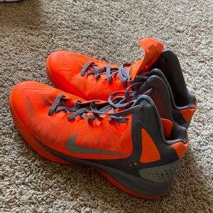 Mens basketball shoes